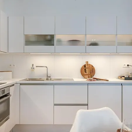 Huswell - Modern In Heart Of With Terrace Apartment