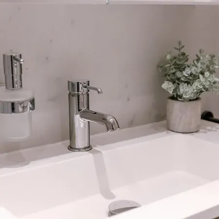 Apartment Huswell - Modern In Heart Of With Terrace *