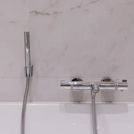 Huswell - Modern In Heart Of With Terrace