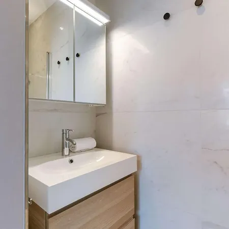 Huswell - Modern In Heart Of With Terrace Appartamento