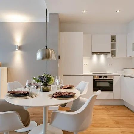 Huswell - Modern In Heart Of With Terrace Apartment