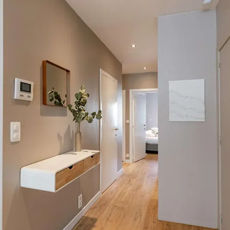 Huswell - Modern In Heart Of With Terrace Apartment *