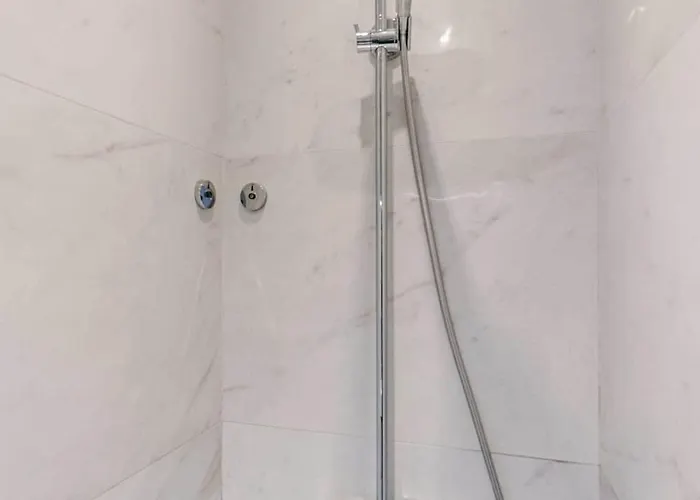 Casiola - Modern In Heart Of With Terrace アパート クノック・ヘイスト