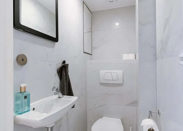 Casiola - Modern In Heart Of With Terrace アパート クノック・ヘイスト